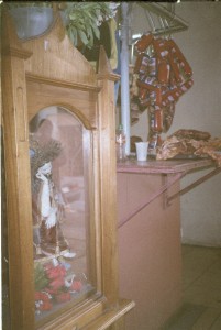 vida (jesus) y muerto (carne) juntos en el mercado