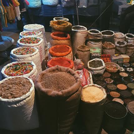 Mujhe Khana Cahiye (Hindi for, “I want food”)