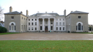 Kenwood_House_front_with_extensions_2005